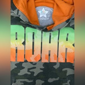 365 kids-wear green tones and orange, camouflage, t-shirt hoodie, size 6.